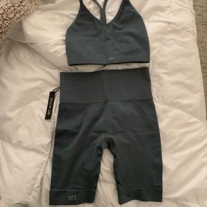 SETactive slate biker shorts and ribbed v bra set
